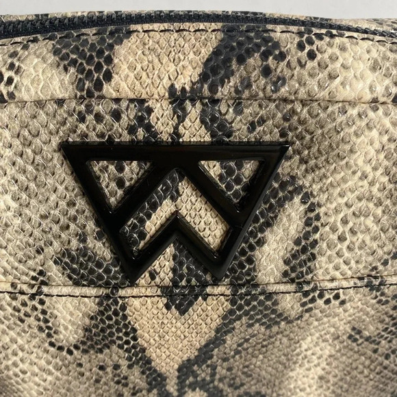 KELLY WYNNE Snake Embossed Leather Camera Bag - Picture 2 of 9